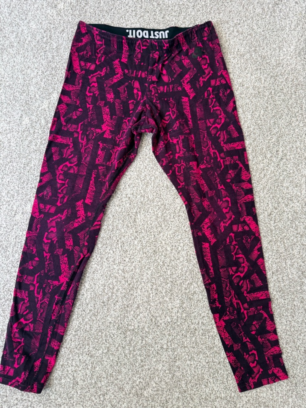 Nike Leggings Black & Raspberry Snake Skin Large Women’s